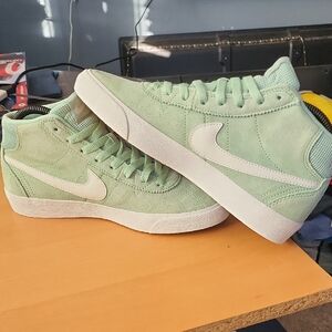 Nike Women's Light Green High-Top Sneakers